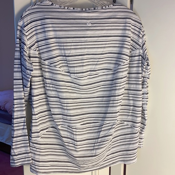 Lululemon long sleeve shirt - Picture 2 of 4